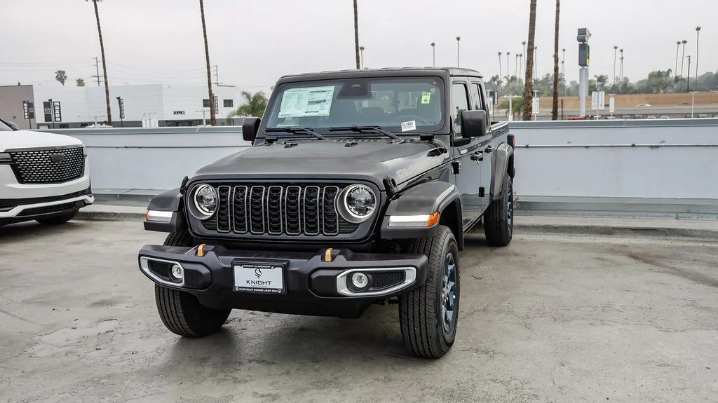 New 2026 Black Jeep 85th Anniversary Edition image 4