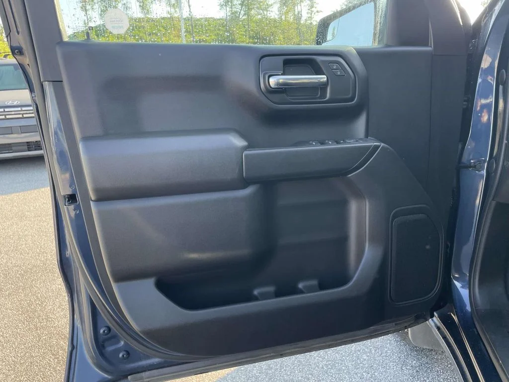 Used 2022 Northsky Blue Metallic Chevrolet Custom image 5