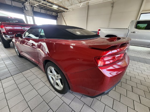 Used 2018 GARNET RED TINTCOAT Chevrolet 2LT image 3