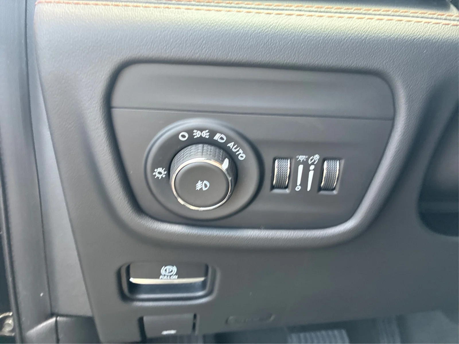 Certified Used 2022 Diamond Black Jeep Summit Reserve image 17