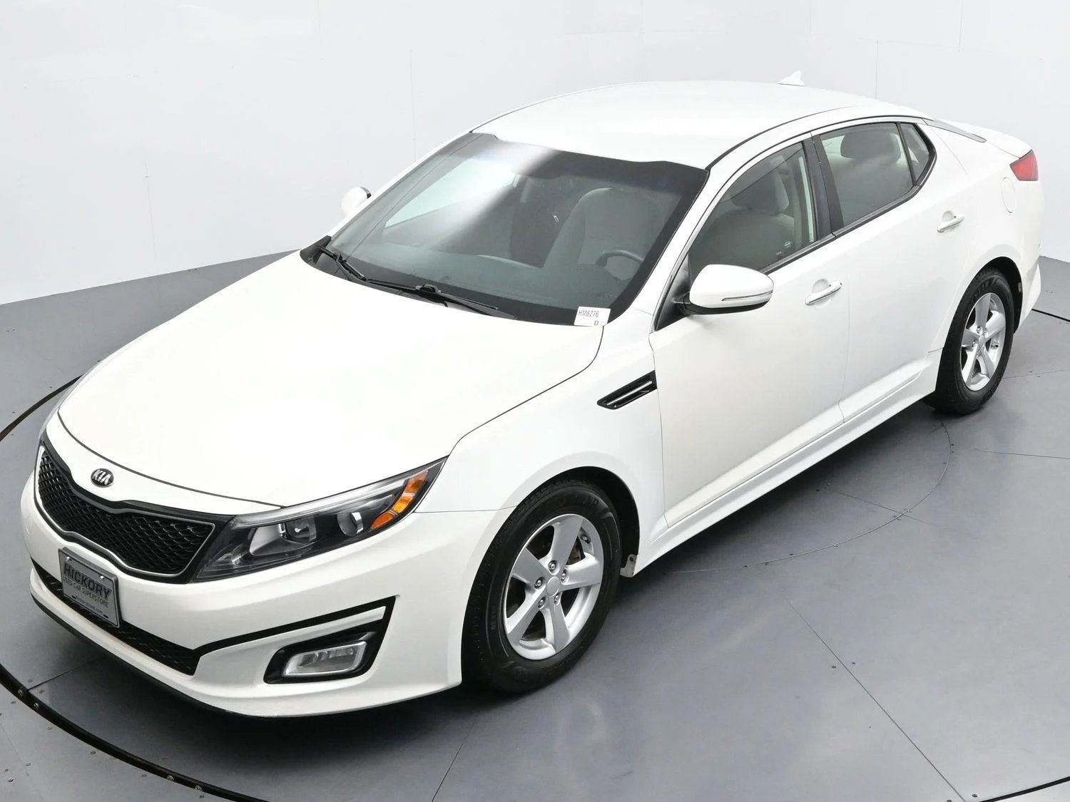 Used 2015 Snow White Pearl Kia LX image 39