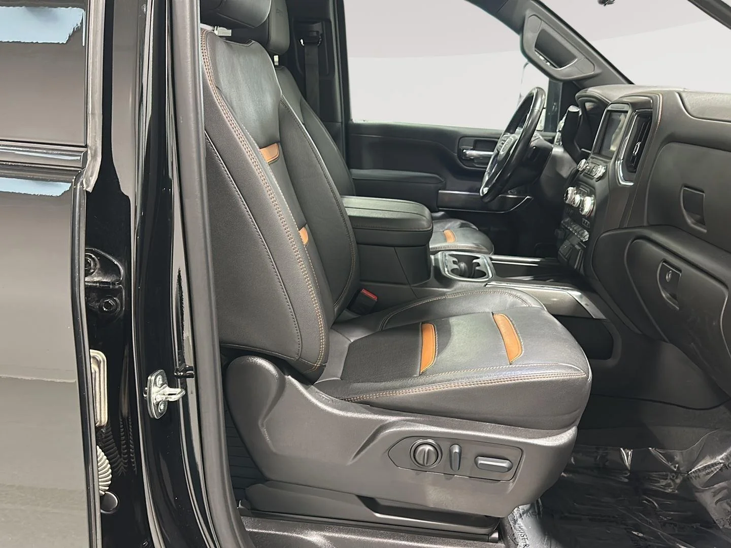 Used 2023 ONYX BLACK GMC AT4 image 24