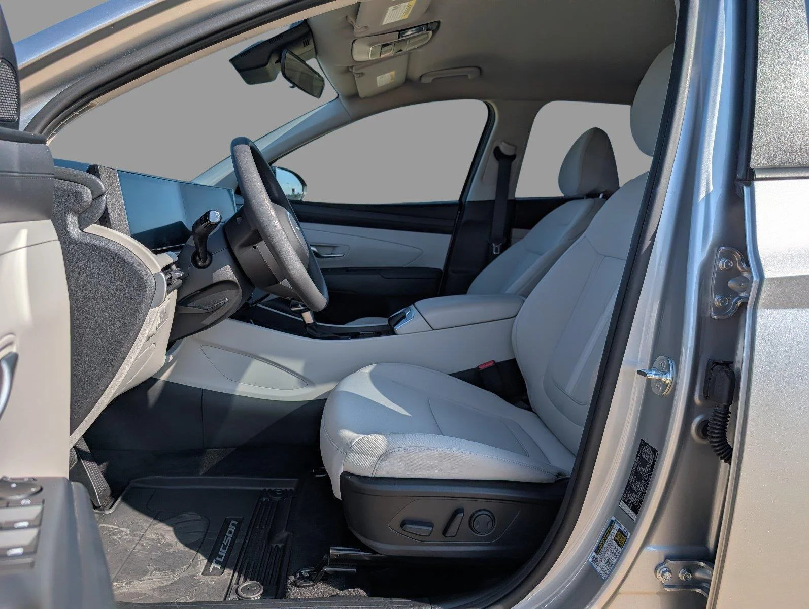 Used 2025 Shimmering Silver Hyundai SEL image 17