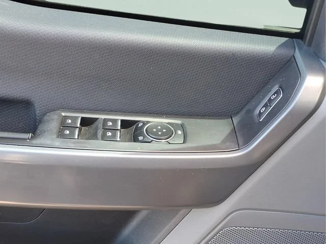 Used 2021  Ford XL image 16