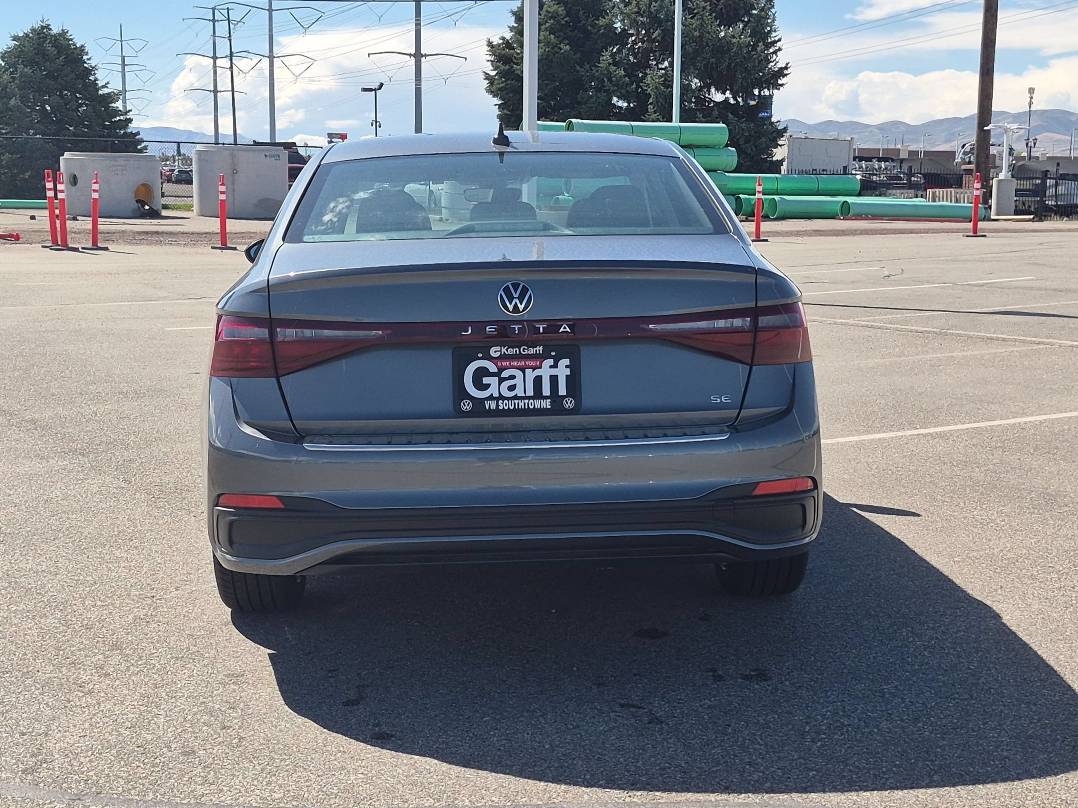 New 2027 Platinum Gray Metallic Volkswagen SE image 4