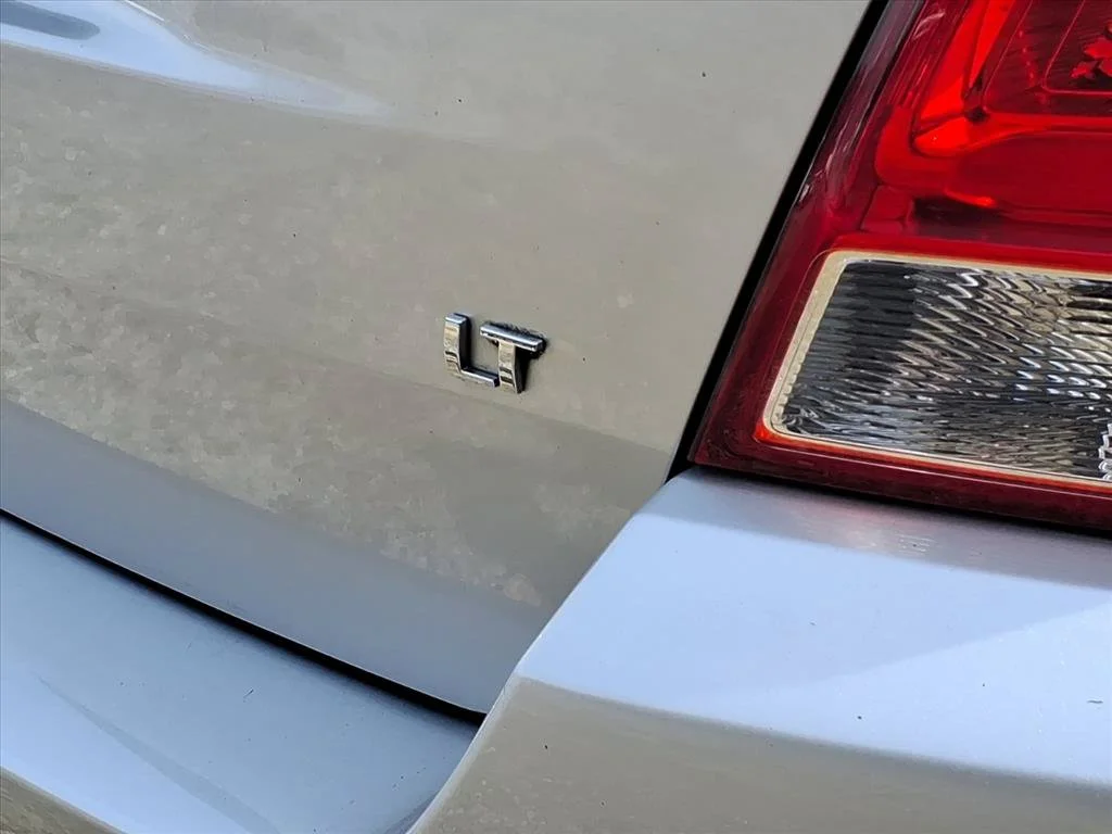 Used 2018 Silver Chevrolet LT image 5