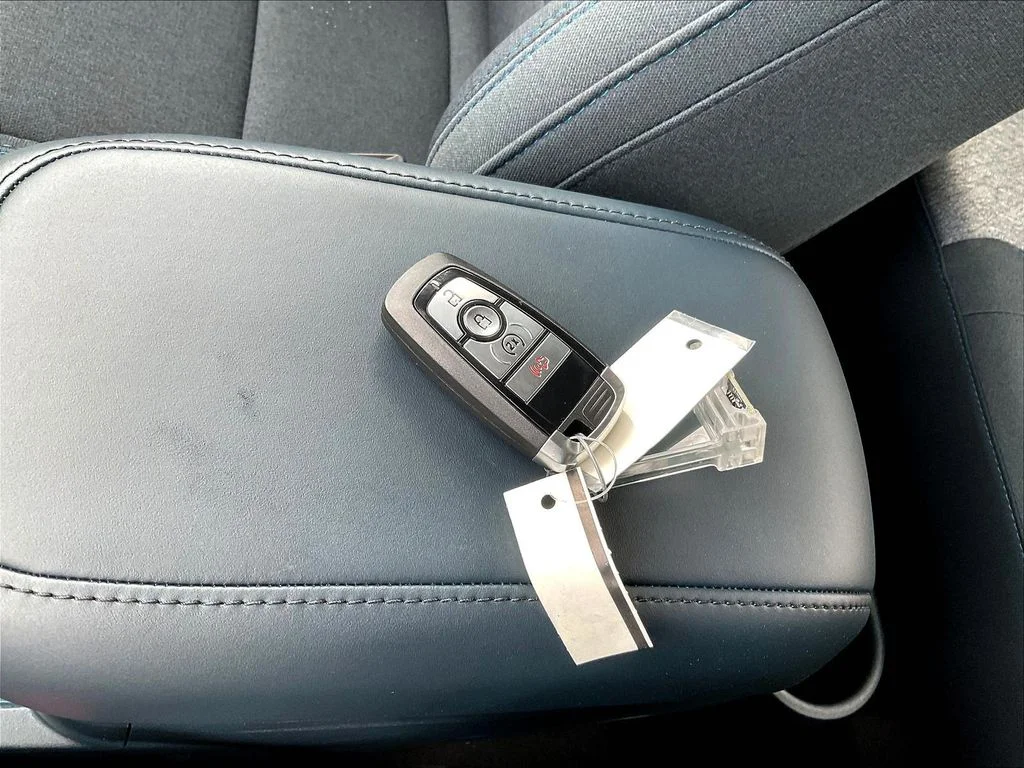 New 2026 Oxford White Ford XLT image 35