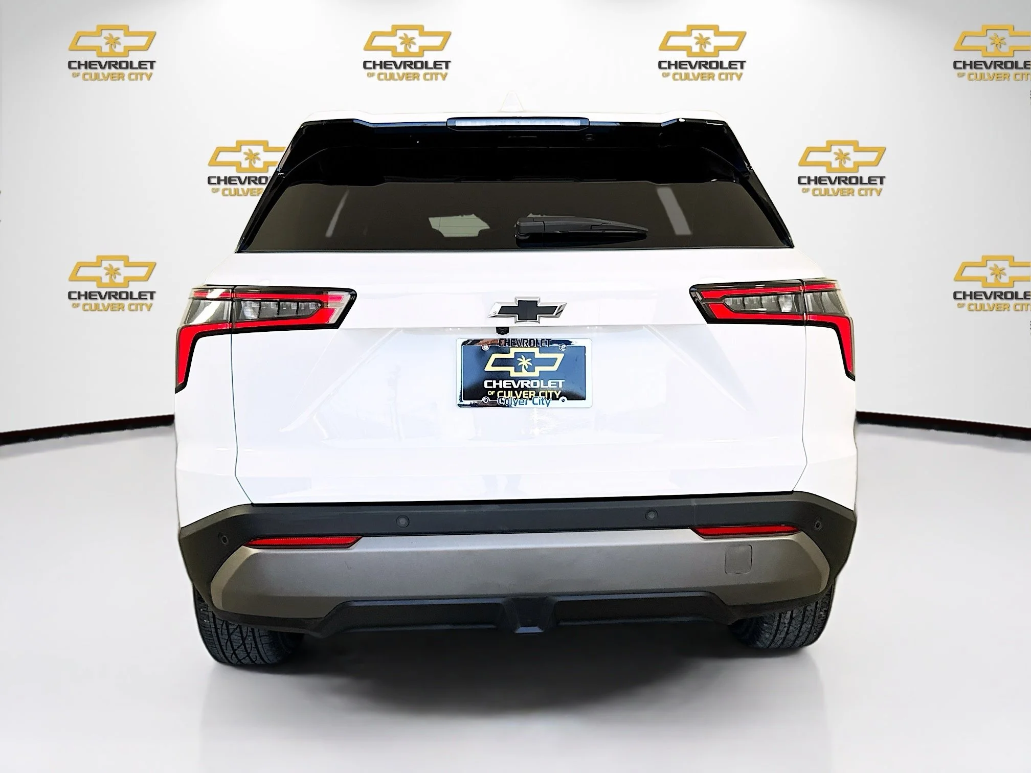 Used 2025 Summit White Chevrolet LT image 7