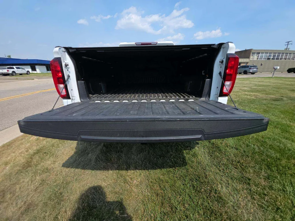 Used 2019 Summit White GMC Elevation image 11