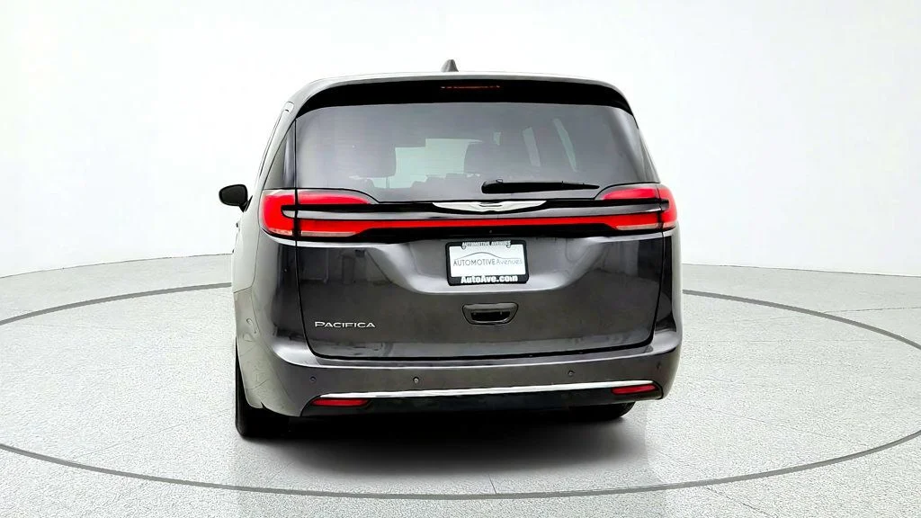 Used 2023 Granite Crystal Metallic Clearcoat Chrysler Touring L FWD image 6