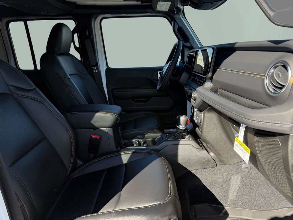 2025 Jeep Wrangler 4-Door Sahara - Photo 38