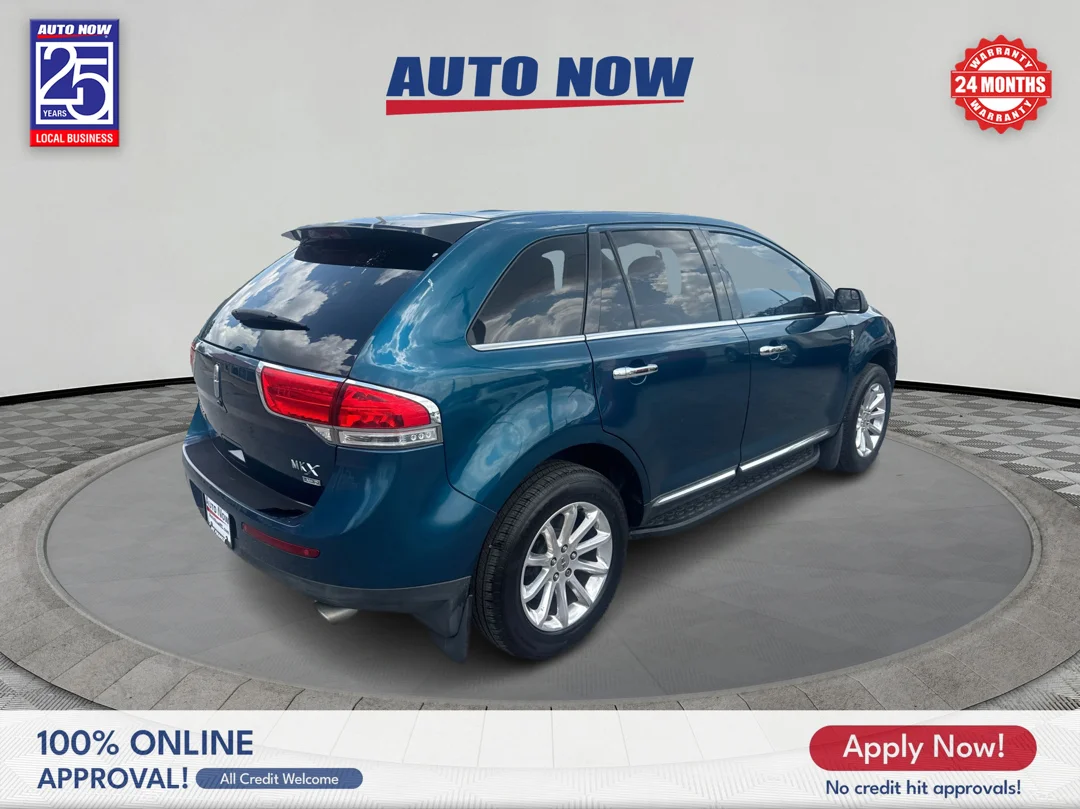 Used 2011 Dark Green Lincoln base image 5