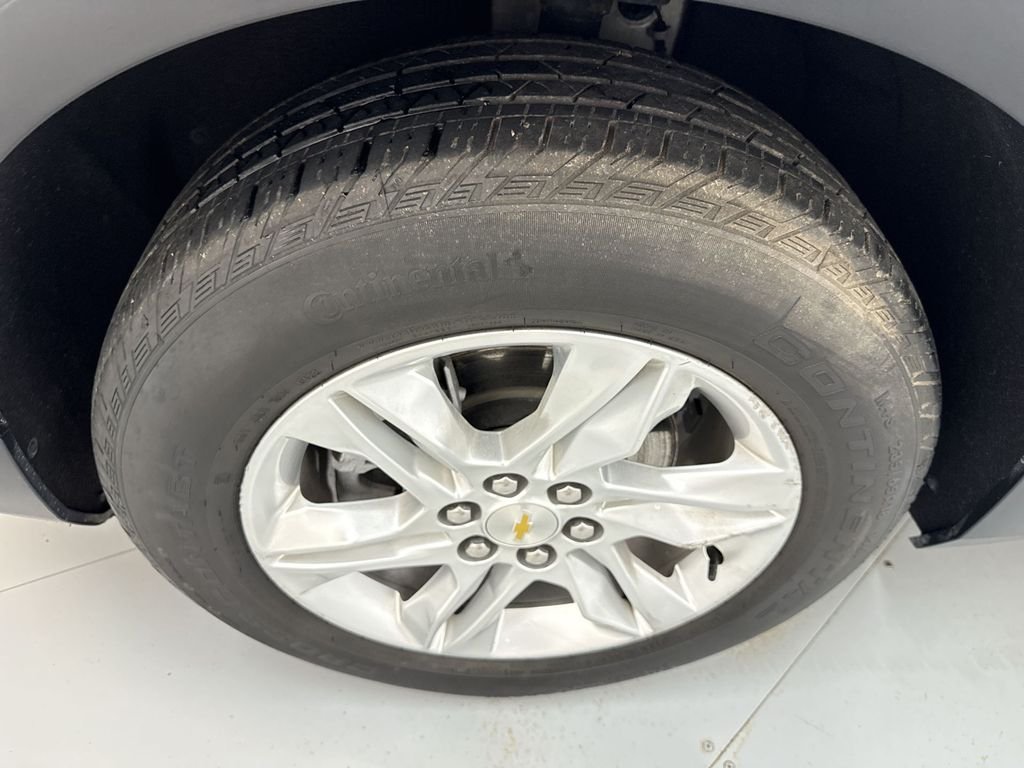Used 2022 Silver Ice Metallic Chevrolet LT image 30