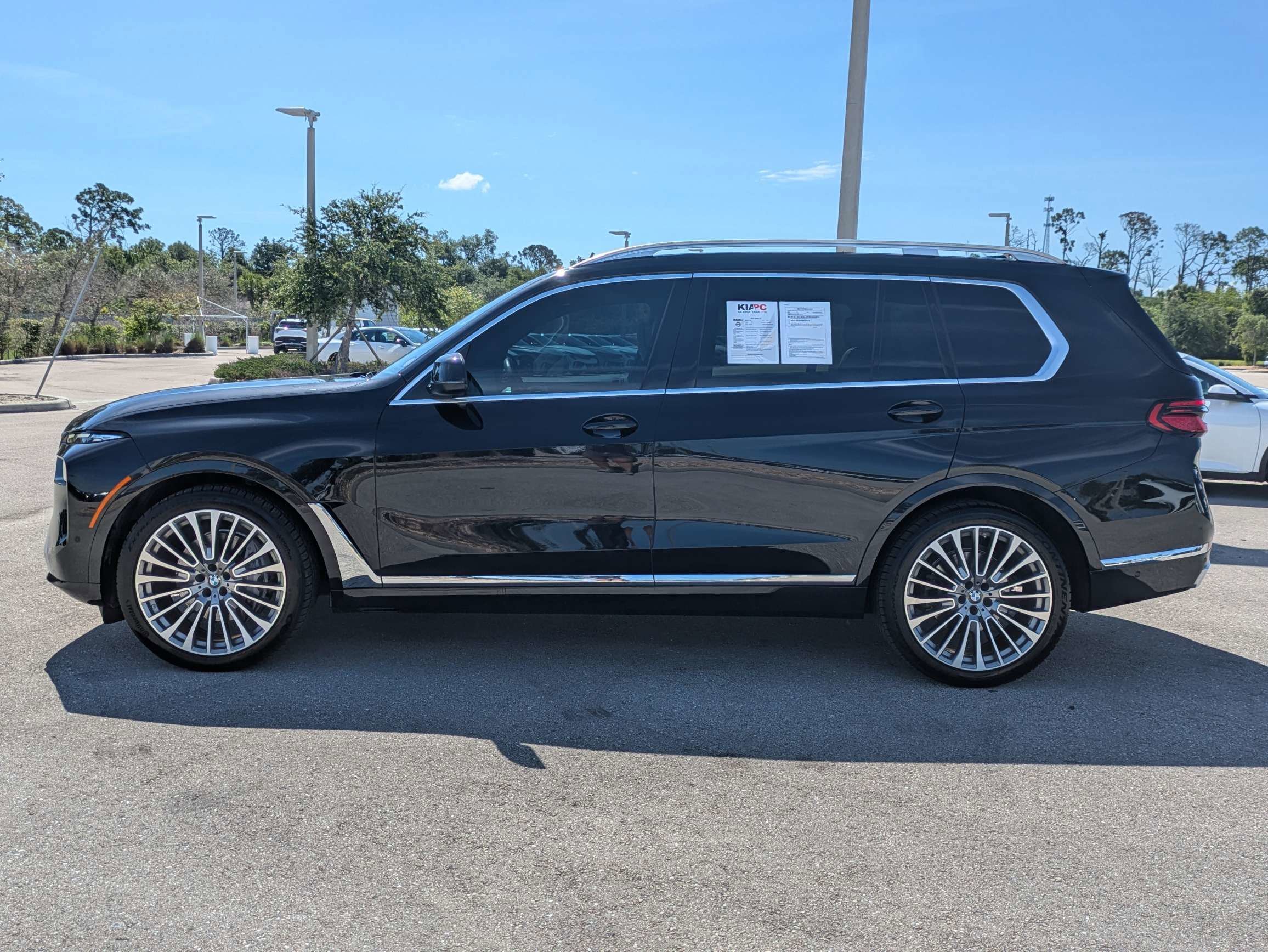 Used 2023 Black Sapphire Metallic BMW xDrive40i image 8