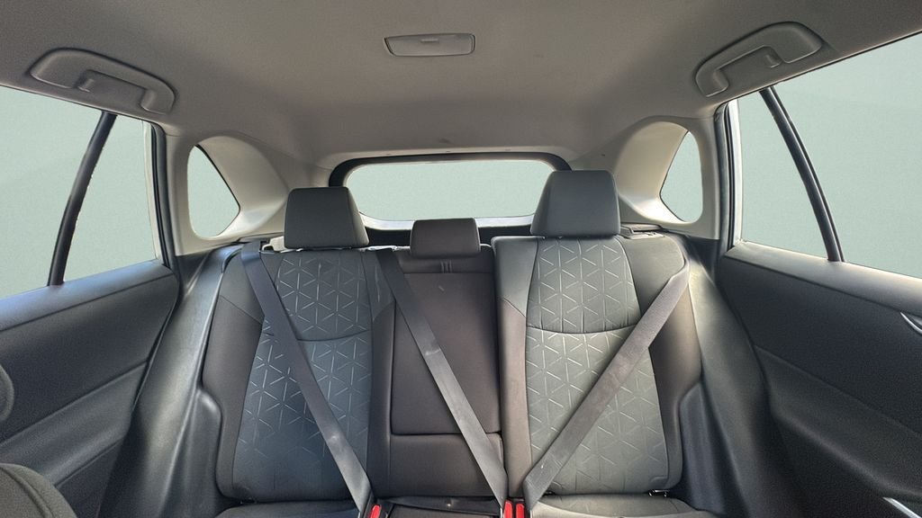 2025 Toyota RAV4 XLE - Photo 10