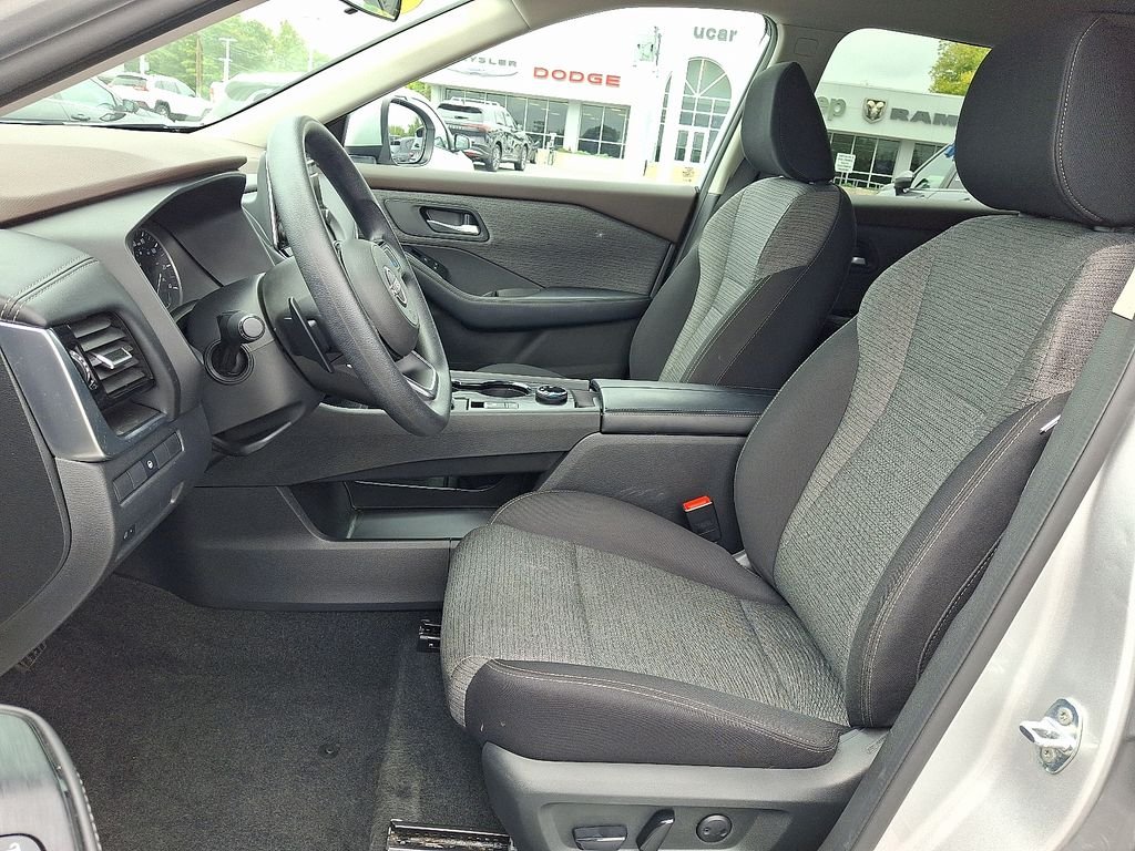 Used 2022 Silver Nissan SV image 14