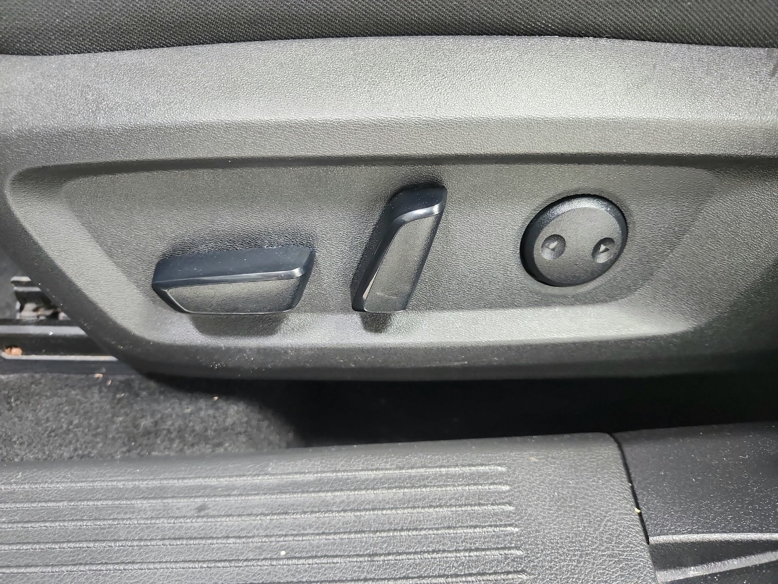 Used 2025 Gray Nissan SV image 11