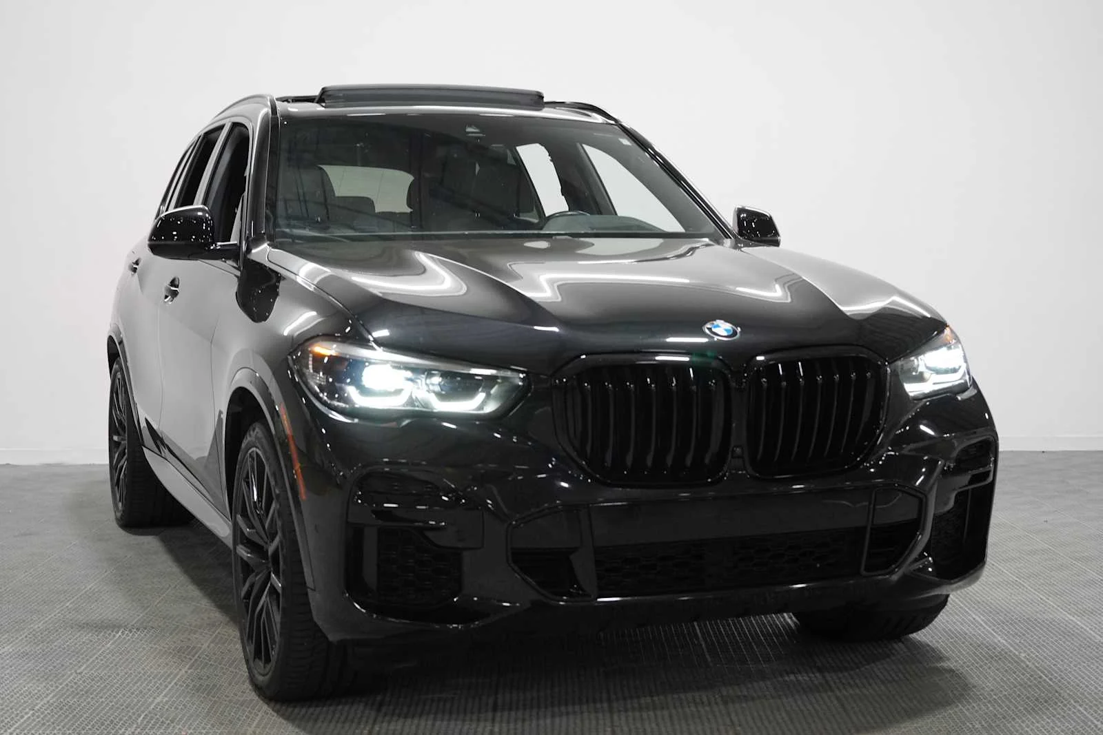 Certified Used 2023 Black Sapphire Metallic BMW M50i image 3