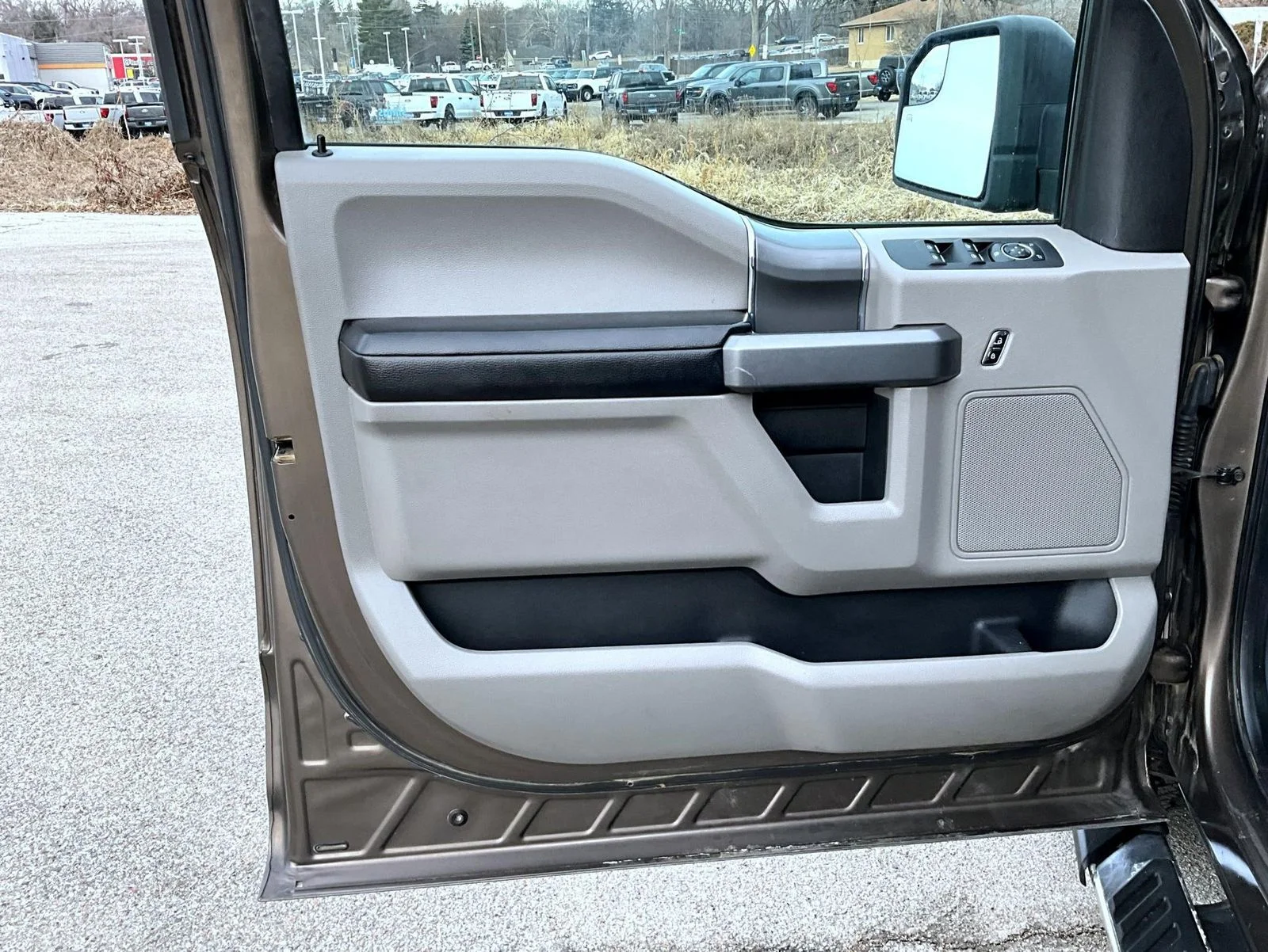 Used 2016 Brown Ford XLT image 9