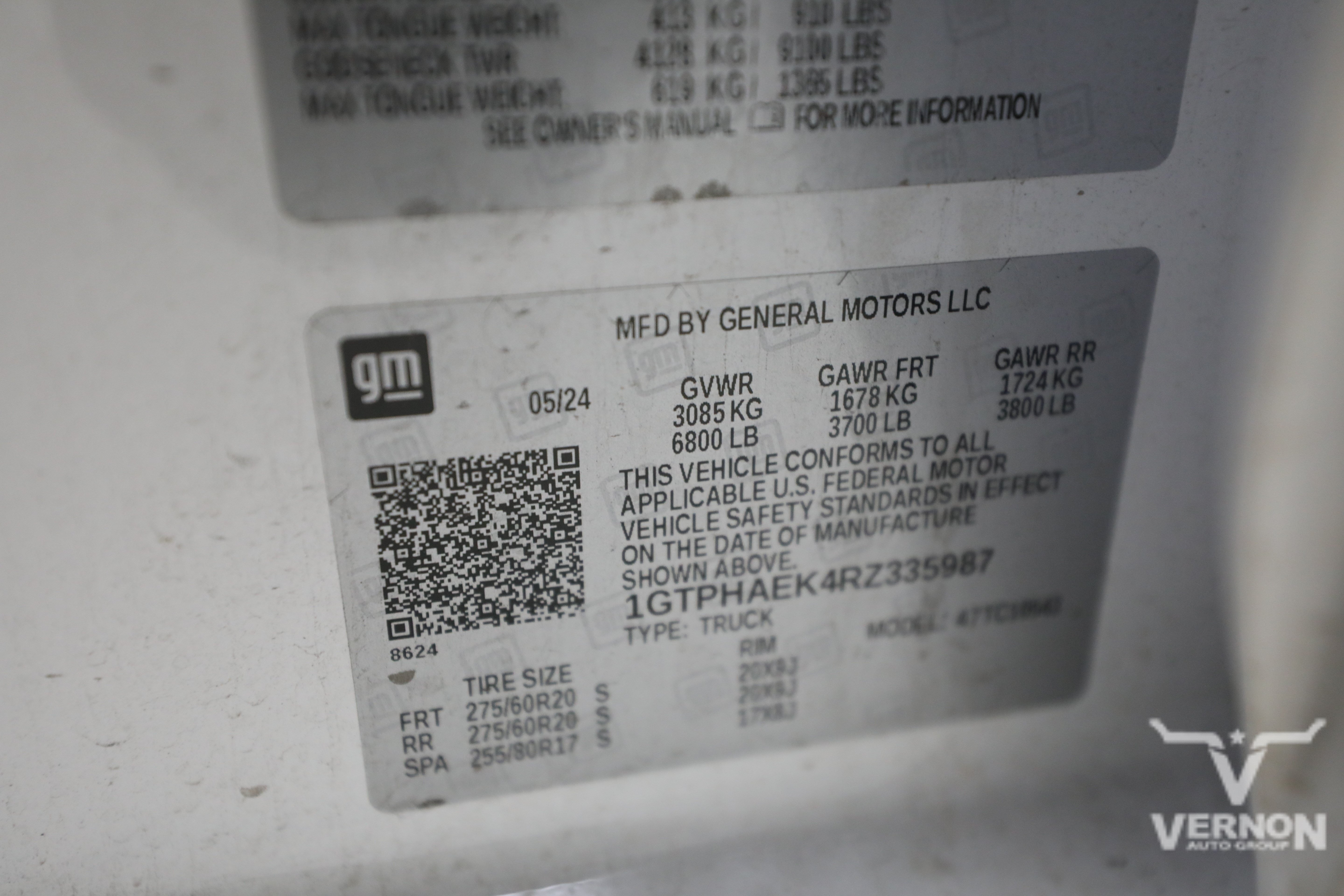 Used 2024 Summit White GMC Y image 12
