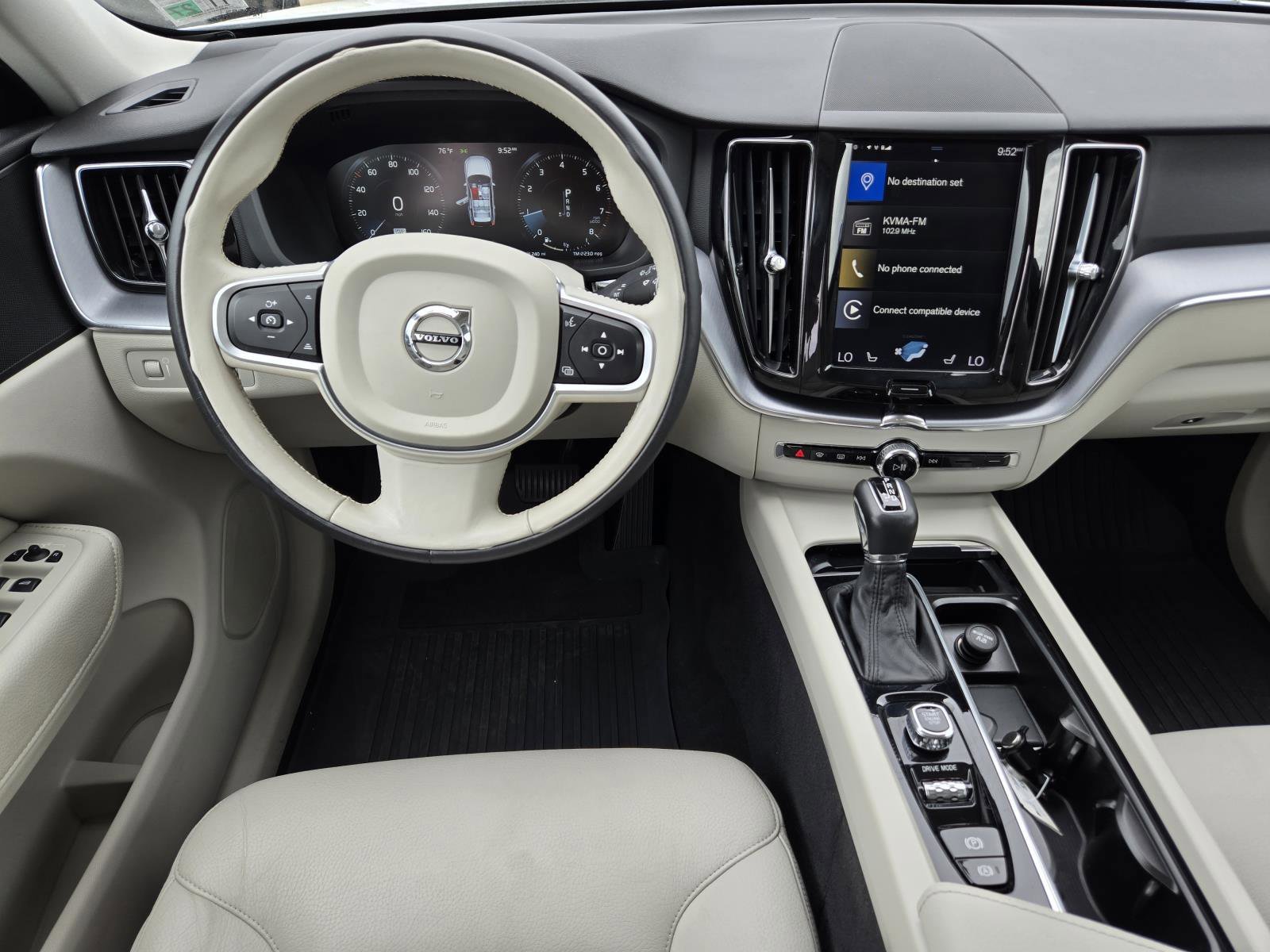 Used 2020 Crystal White Volvo Momentum image 33
