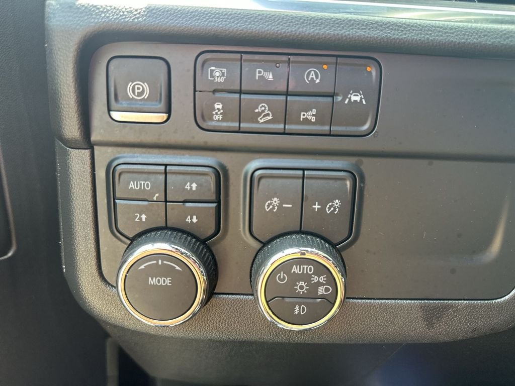Used 2025 Black Chevrolet Z71 image 31