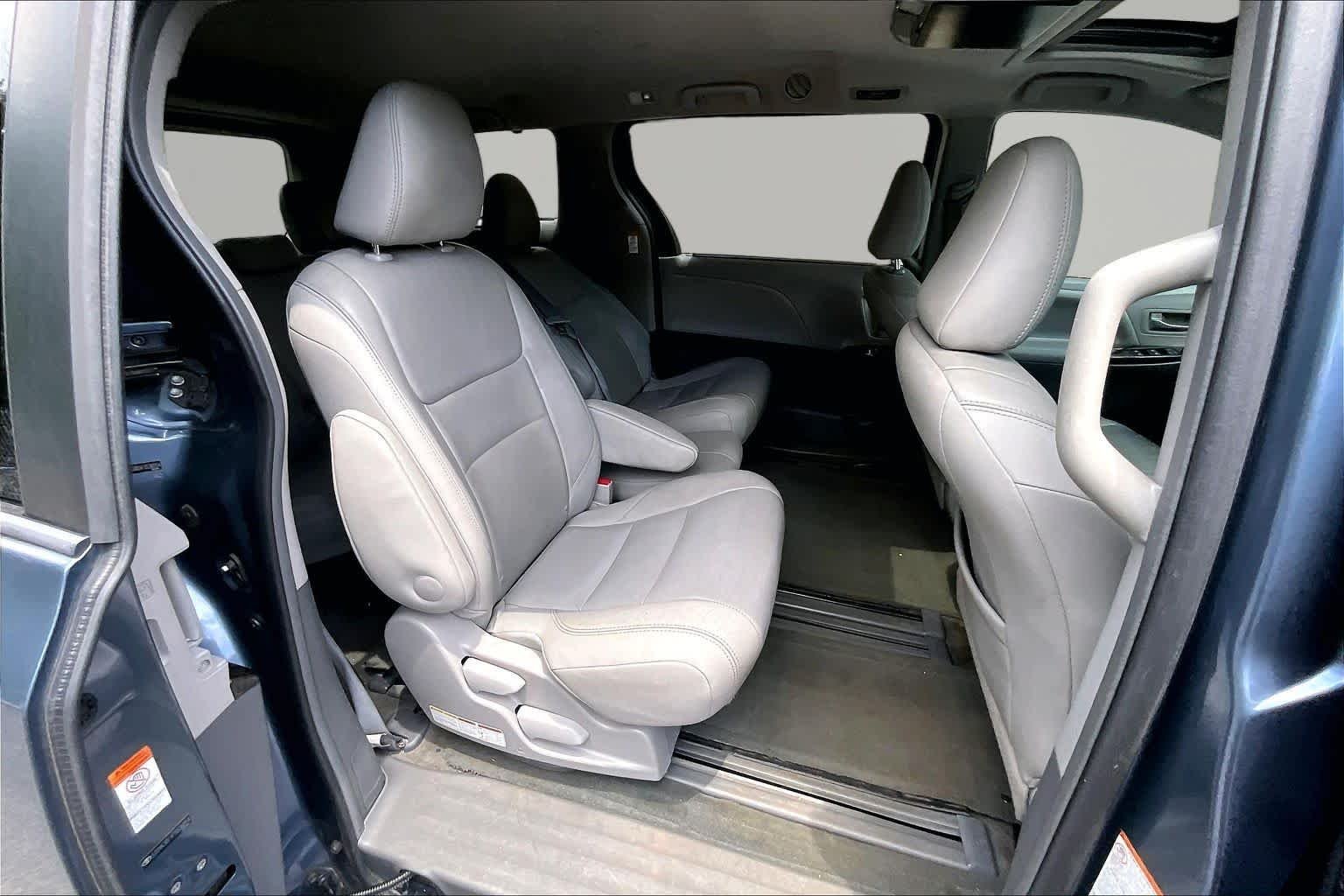 Used 2015 Shoreline Blue Pearl Toyota XLE image 20