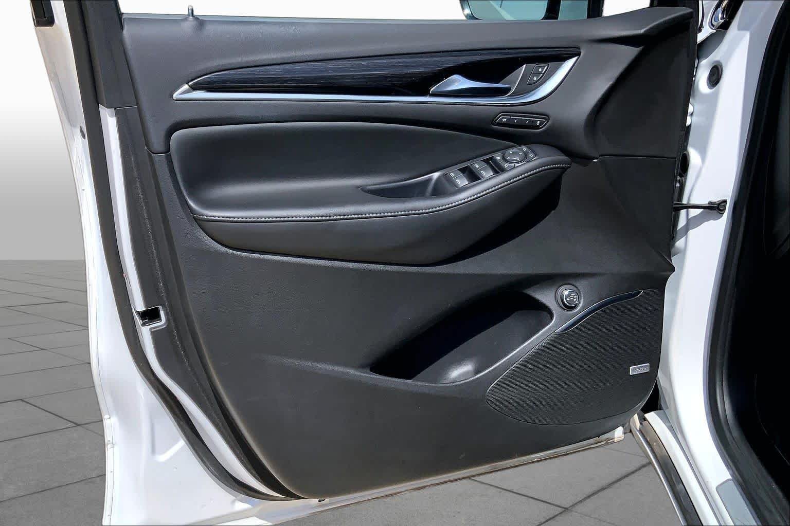 Used 2021 White Frost Tricoat Buick Avenir image 20