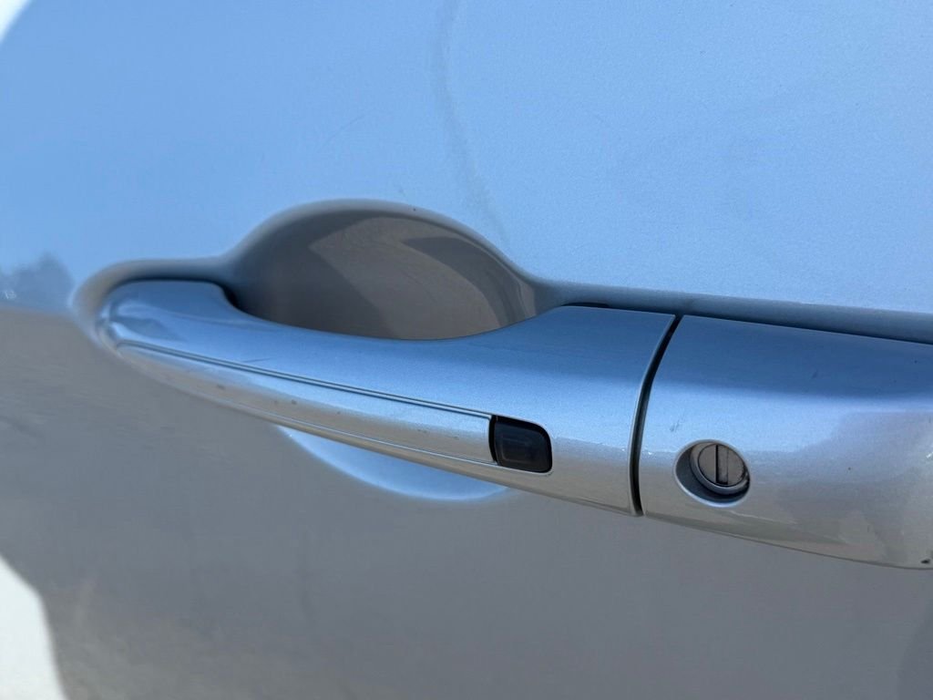 Used 2023 Silver Chrysler Touring L image 33