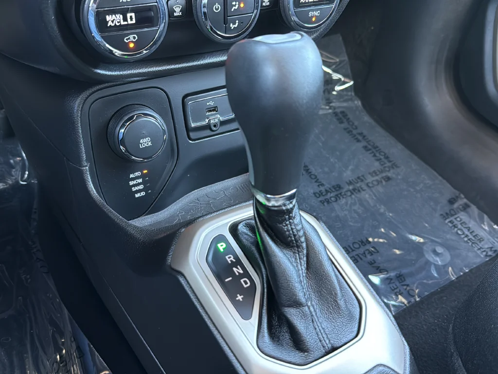 Used 2016 Orange Jeep Latitude image 29