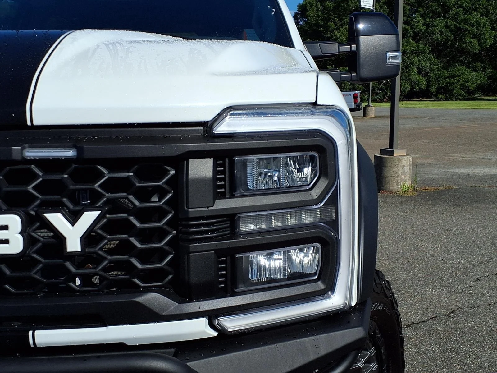 Used 2024 Star White Metallic Tri-Coat Ford LARIAT image 17