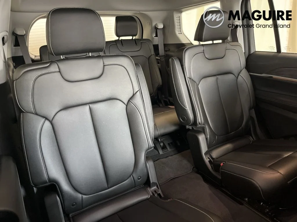 Used 2023 Black Jeep Limited image 32
