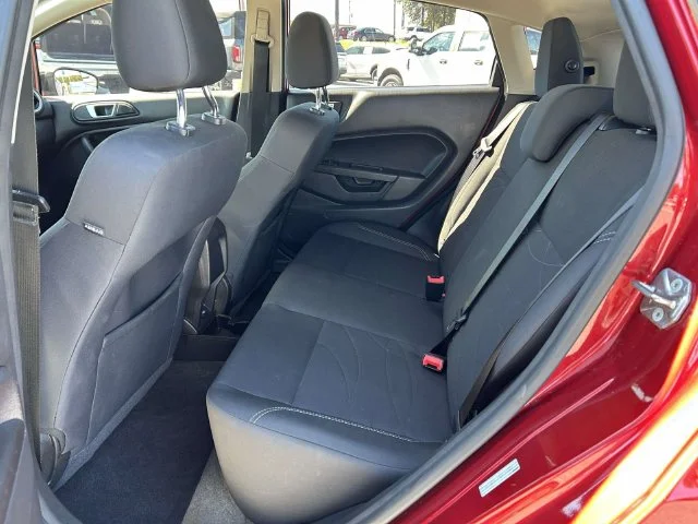 Used 2016 Red Ford SE image 9