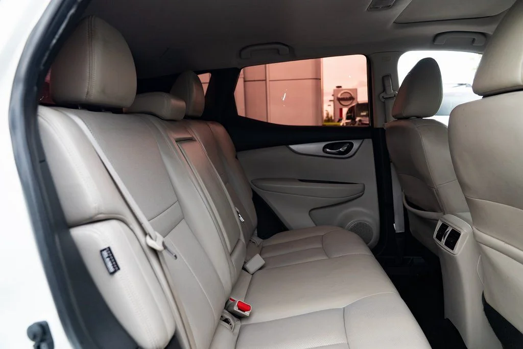 Used 2020 White Nissan SL image 23