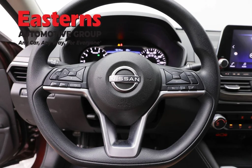 Used 2023 Red Nissan 2.5 SV image 10