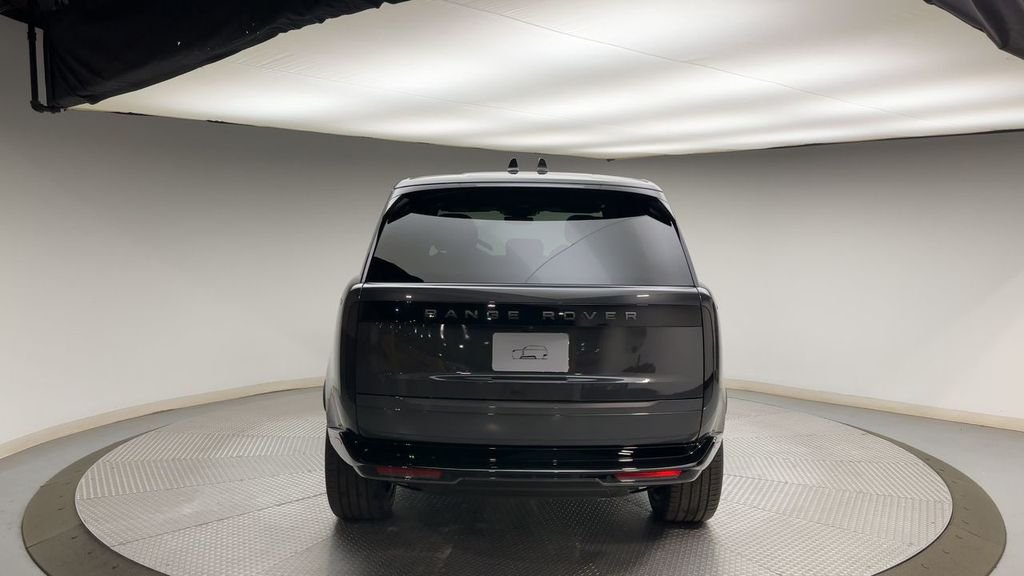 New 2026 Carpathian Gray Premium Metallic Land Rover SE image 3