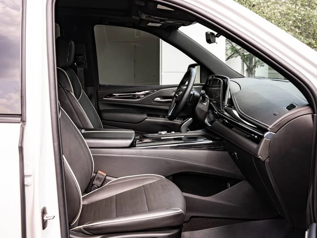 Used 2023 Crystal White Tricoat Cadillac Sport image 28