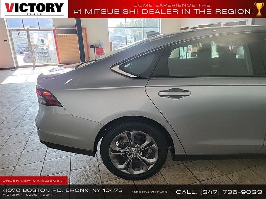 Used 2023 Silver Honda EX image 10