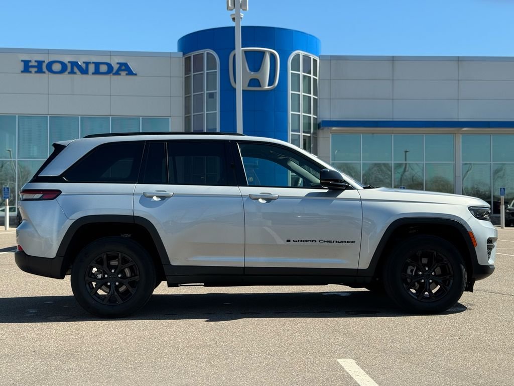 2025 Jeep Grand Cherokee Altitude - Photo 25