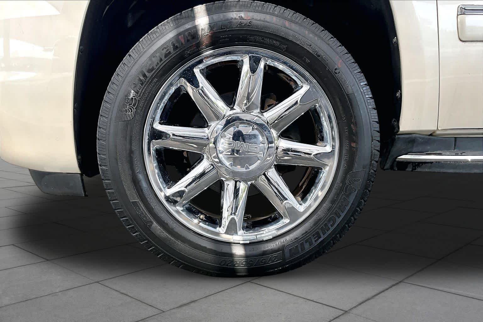 Used 2012 White Diamond Tricoat GMC Denali image 10