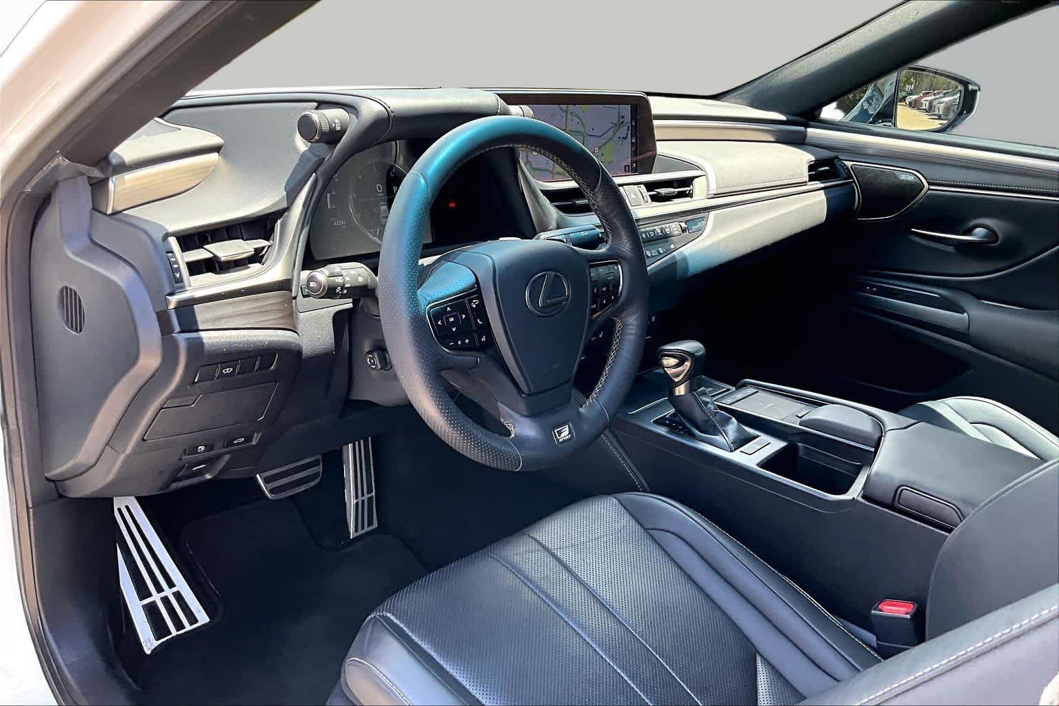 Used 2019 Ultra White Lexus F SPORT image 18