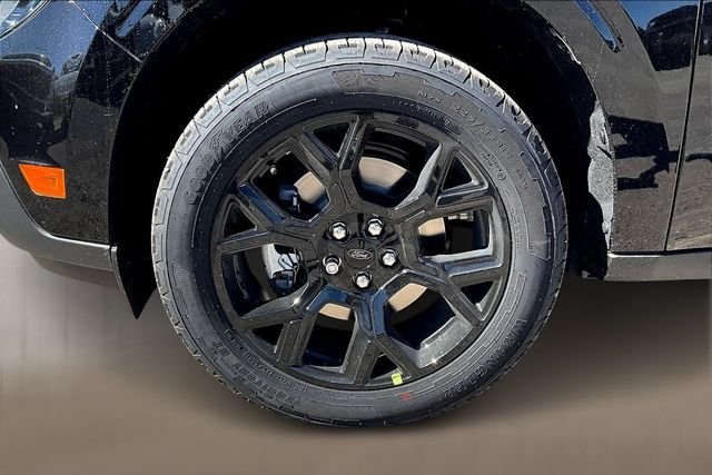 New 2025 Shadow Black Ford XLT image 12