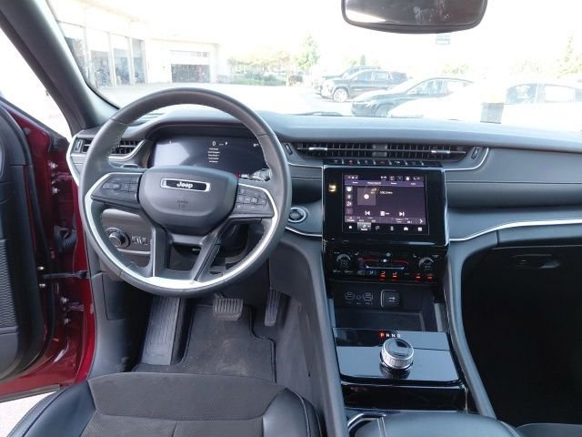 Used 2023 Red Jeep Altitude image 25