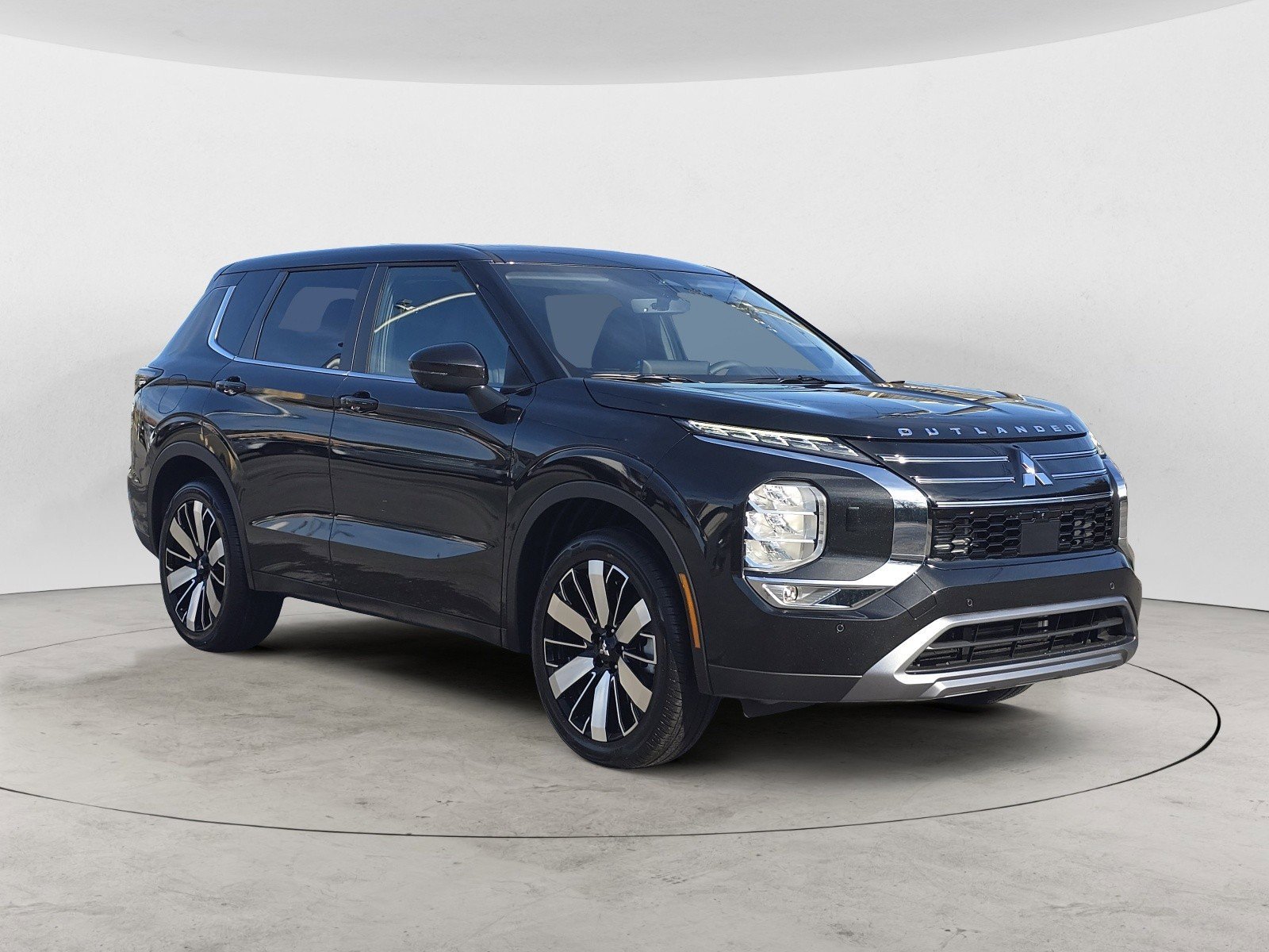 New 2026 Black Diamond Mitsubishi SE image 2