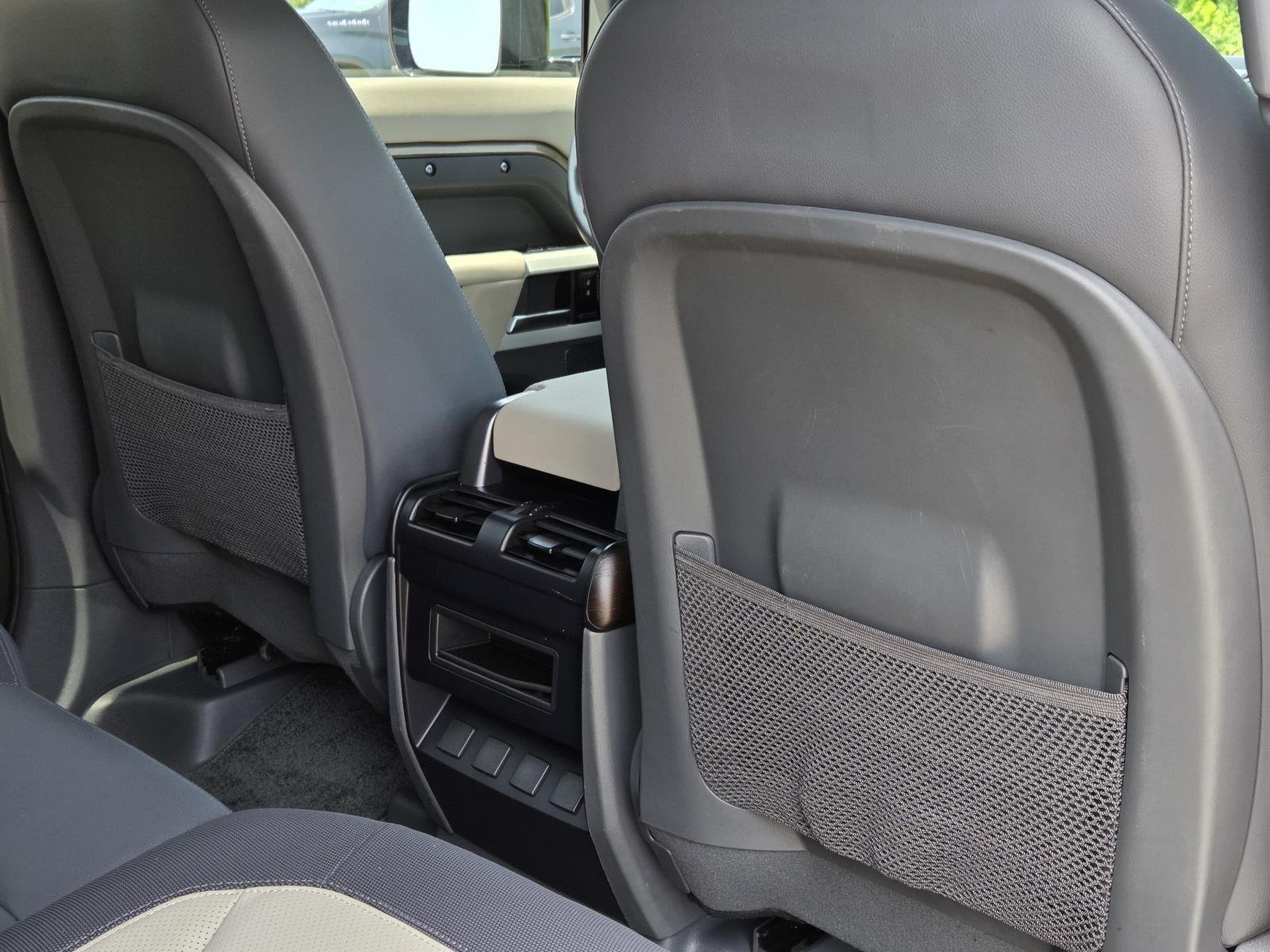 Used 2023  Land Rover X-Dynamic SE image 40