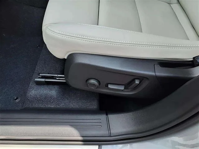 2026 Volvo XC40 Plus - Photo 10