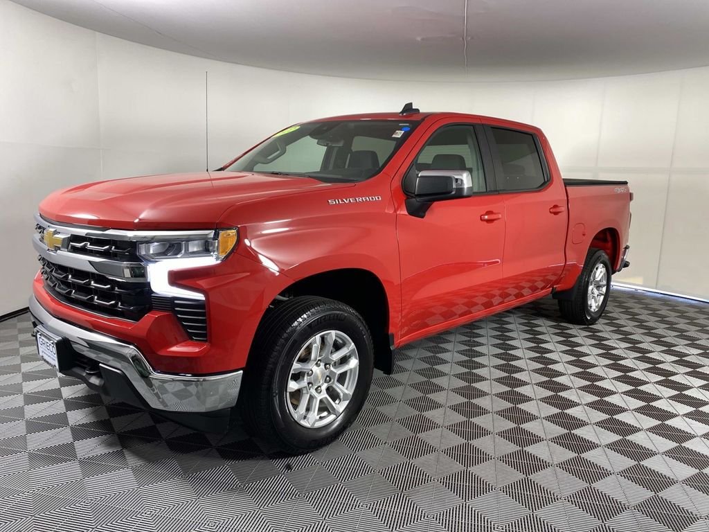 Used 2022 Red Chevrolet LT image 4