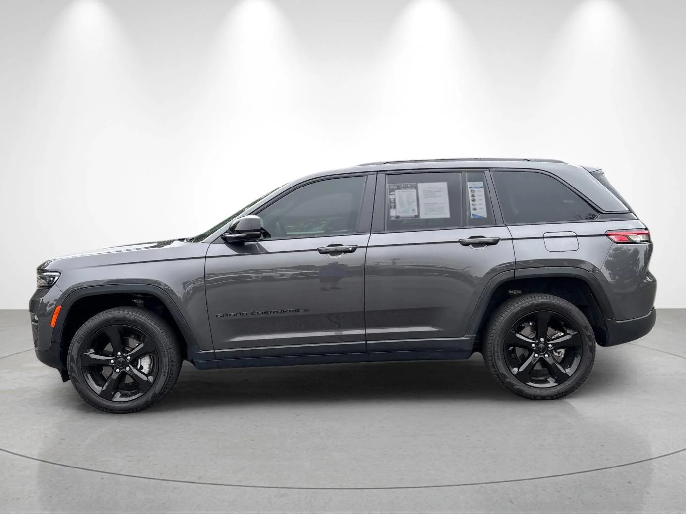 Used 2024 Baltic Gray Metallic Clearcoat Jeep Limited image 2