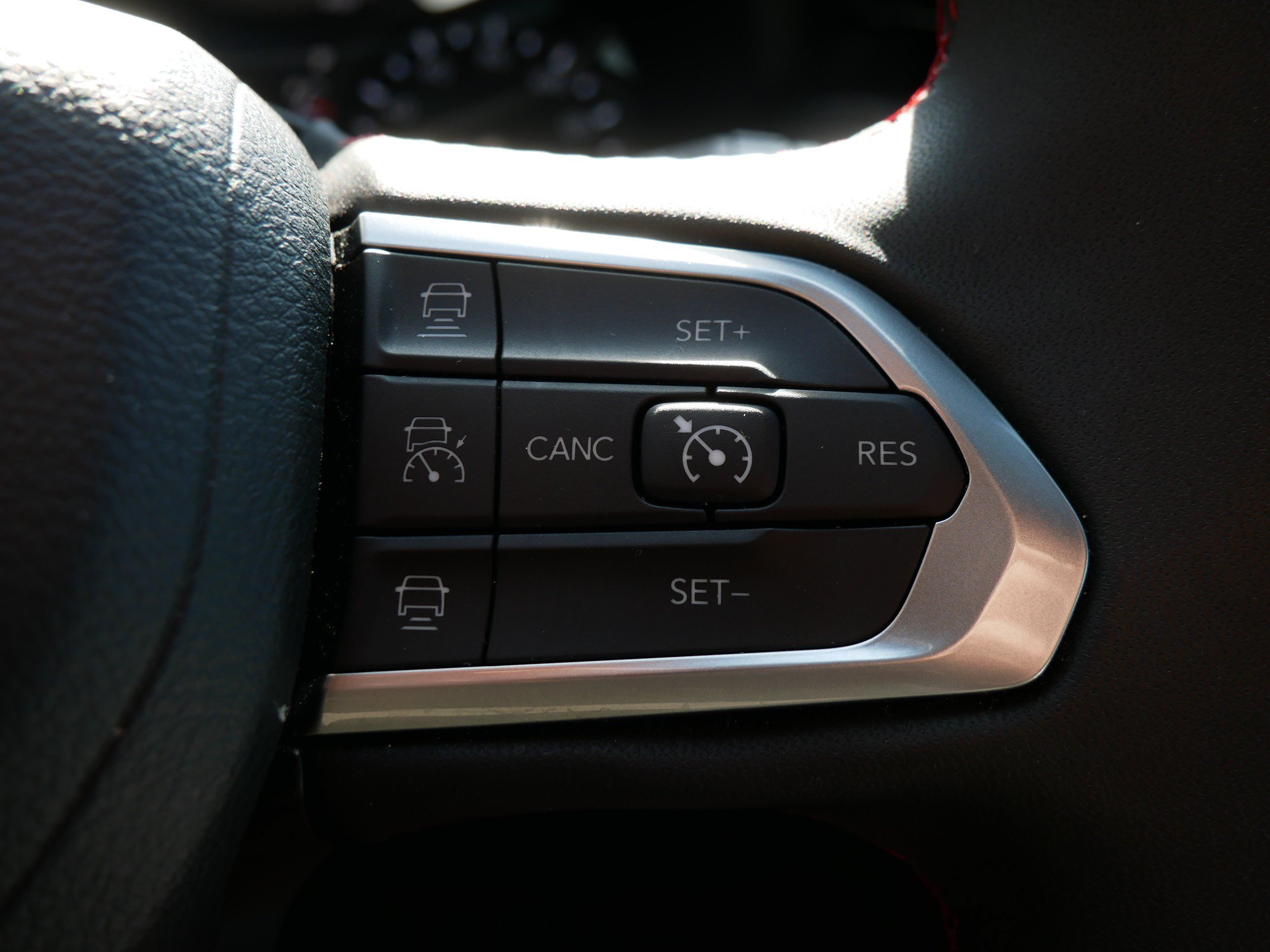 Used 2025 Bright White Clearcoat Jeep Trailhawk image 26