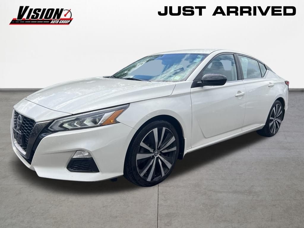 Used 2019 White Nissan 2.5 SR image 3